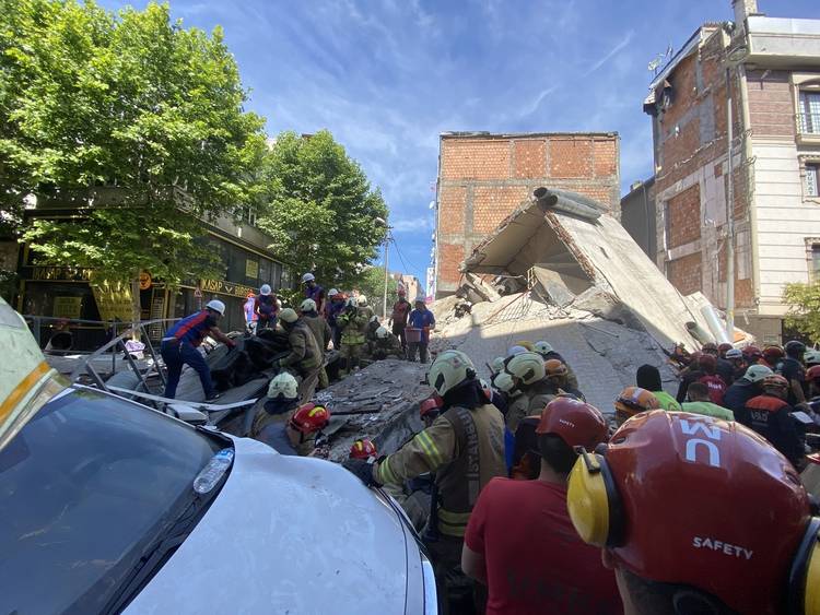 Çöken binadan kurtarılan 2 yaralı daha taburcu edildi 11